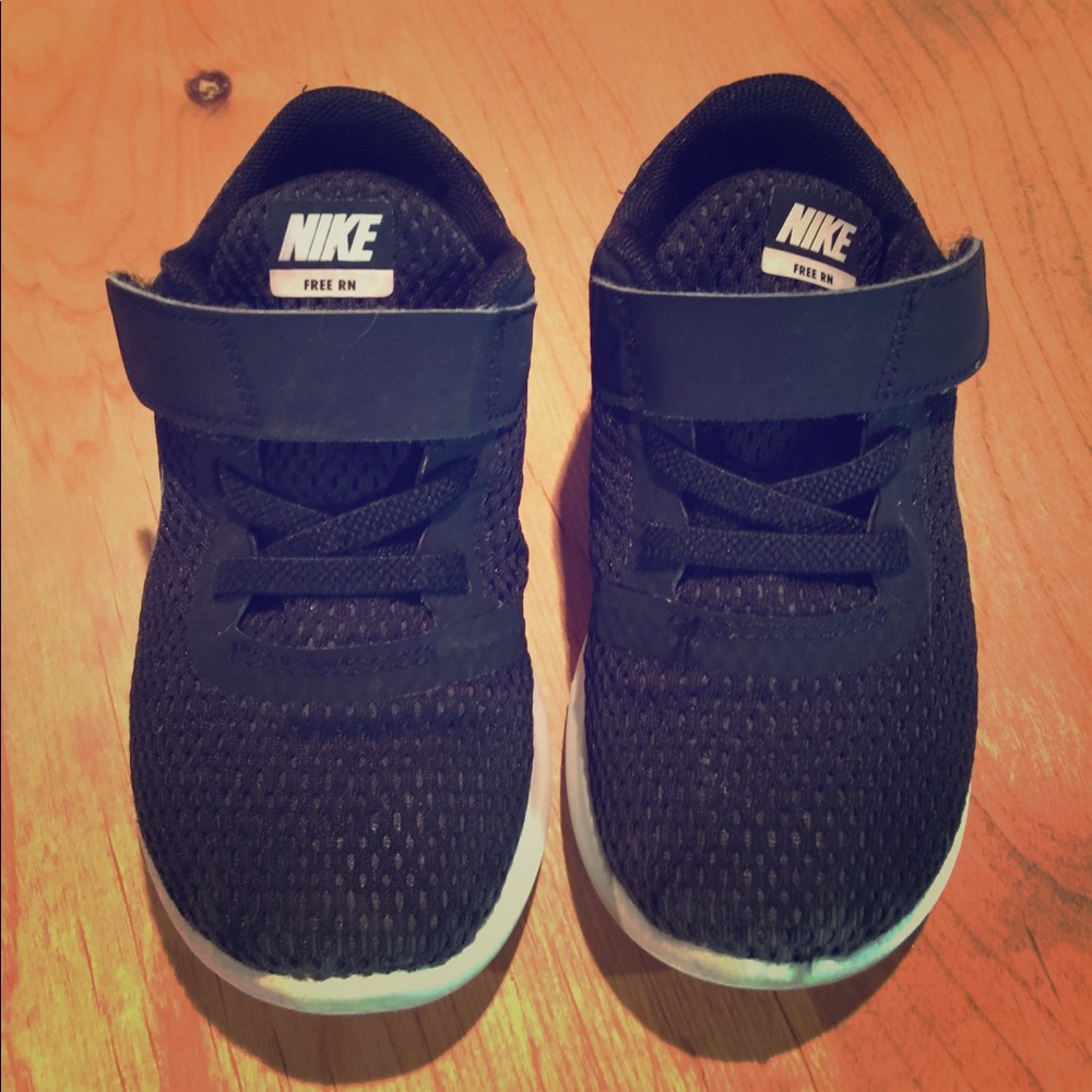 Toddler Boys Nike Free RN (size 9)